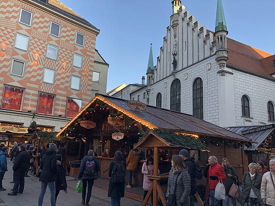 Punschstüberl auf dem Christkindlmarkt am Münchner Marienplatz (Foto: Martin Schmitz)
